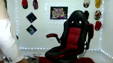 Snapshot of liam_andres12 chatting on 02/09/26, 10:47 Andres online show from 02/09/26, 10:47