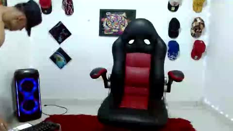 Snapshot of liam_andres12 chatting on 02/13/26, 10:50 Andres online show from 02/13/26, 10:50