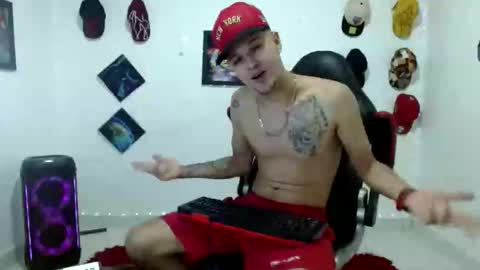 Snapshot of liam_andres12 chatting on 02/14/26, 11:12 Andres online show from 02/14/26, 11:12