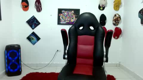 Snapshot of liam_andres12 chatting on 02/23/26, 10:40 Andres online show from 02/23/26, 10:40