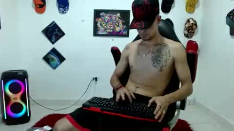 Snapshot of liam_andres12 chatting on 02/25/26, 11:03 Andres online show from 02/25/26, 11:03