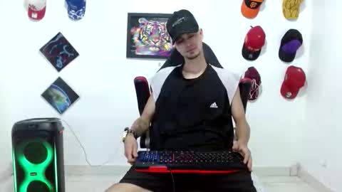 Snapshot of liam_andres12 chatting on 03/18/26, 10:57 Andres online show from 03/18/26, 10:57