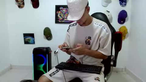 Snapshot of liam_andres12 chatting on 05/25/26, 10:16 Andres online show from 05/25/26, 10:16