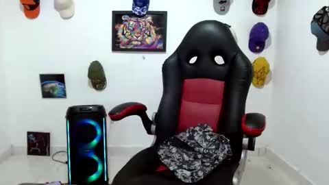 Snapshot of liam_andres12 chatting on 05/31/26, 10:00 Andres online show from 05/31/26, 10:00