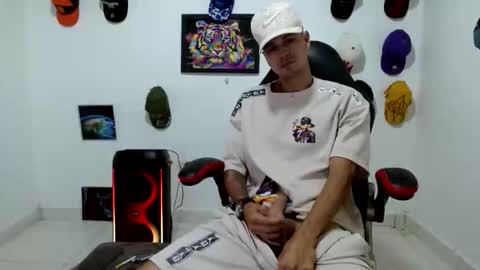 Snapshot of liam_andres12 chatting on 06/07/26, 10:02 Andres online show from 06/07/26, 10:02