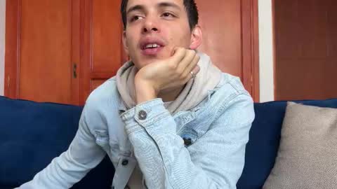 Snapshot of liam_enzho chatting on 11/19/25, 01:11 Liam online show from 11/19/25, 01:11