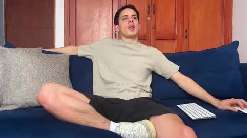 Snapshot of liam_enzho chatting on 11/28/25, 04:31 Liam online show from 11/28/25, 04:31