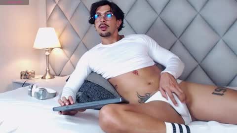 Snapshot of liam_espinoza chatting on 10/20/25, 10:21 Liam Espinoza online show from 10/20/25, 10:21
