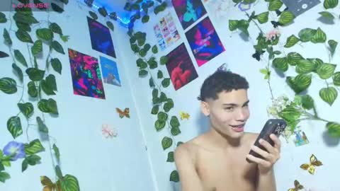 Snapshot of liam_honey18 chatting on 05/06/26, 01:36 liam_honey18 online show from 05/06/26, 01:36
