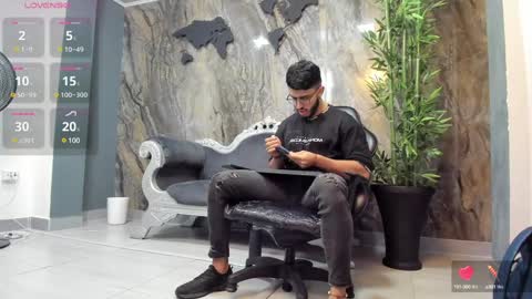 LIAM KLEIN online show from 12/07/24, 11:18