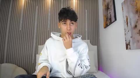 Snapshot of liam_lux chatting on 04/25/26, 01:03 LIAM online show from 04/25/26, 01:03