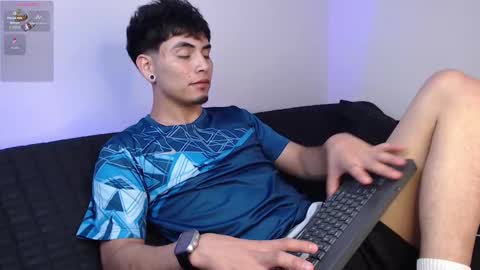 Snapshot of liam_ruiz_ chatting on 10/11/25, 02:11 Liam online show from 10/11/25, 02:11