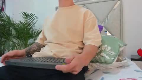 Snapshot of liam_saint chatting on 03/25/26, 12:11 Call me Lian online show from 03/25/26, 12:11