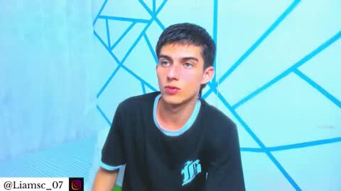 Snapshot of liam_scott77 chatting on 11/17/25, 10:59 Liam scott77 online show from 11/17/25, 10:59