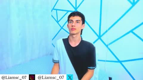 Snapshot of liam_scott77 chatting on 11/19/25, 10:21 Liam scott77 online show from 11/19/25, 10:21