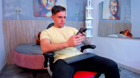 Liam online show from 12/31/24, 09:06