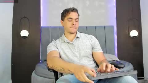 Liam online show from 10/18/25, 09:04