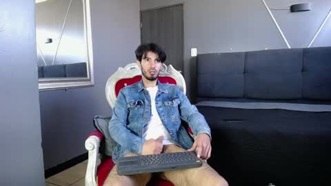 LiamLuxe online show from 12/31/24, 04:04