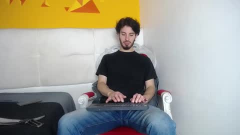 LiamLuxe online show from 02/18/25, 03:43