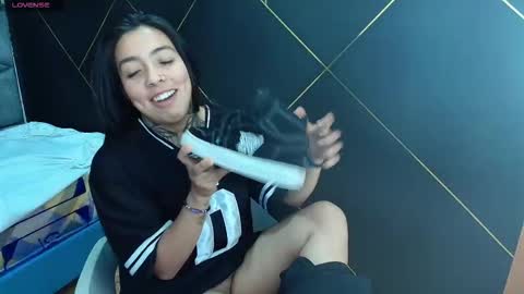 Snapshot of liamonroee_ chatting on 11/11/25, 11:54 L I A M O N R O E online show from 11/11/25, 11:54