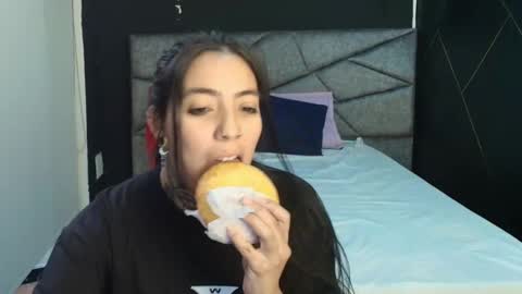 Snapshot of liamonroee_ chatting on 11/30/25, 11:36 L I A M O N R O E online show from 11/30/25, 11:36