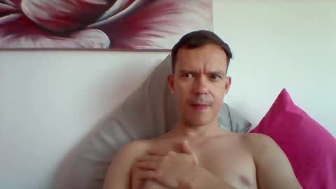 Snapshot of liamrosezn chatting on 12/03/24, 02:05 LiamRose online show from 12/03/24, 02:05