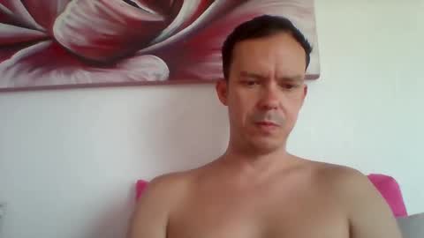 Snapshot of liamrosezn chatting on 12/21/24, 01:32 LiamRose online show from 12/21/24, 01:32