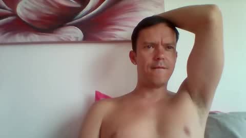 Snapshot of liamrosezn chatting on 01/01/25, 06:26 LiamRose online show from 01/01/25, 06:26