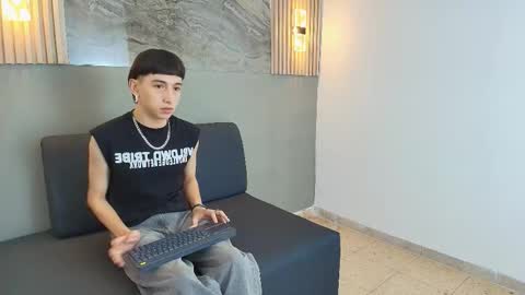 lian_cameron online show from 12/22/25, 05:26