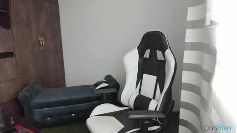 Lian storm online show from 11/22/25, 05:56