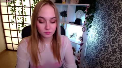 Liana online show from 12/17/24, 07:07