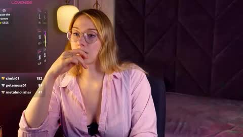 Snapshot of liana_ln chatting on 12/22/25, 02:30 Liana online show from 12/22/25, 02:30