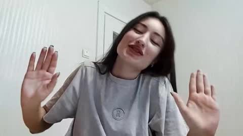 Snapshot of lianefinkel chatting on 11/19/25, 12:49 Lia online show from 11/19/25, 12:49