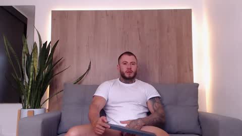 Snapshot of lianjones9 chatting on 01/05/25, 03:23 lianjones9 online show from 01/05/25, 03:23