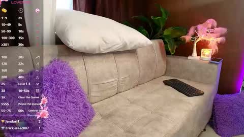 Snapshot of liaowen1 chatting on 11/21/25, 01:54 LIA online show from 11/21/25, 01:54