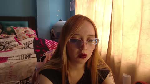 Lia Roberts online show from 02/12/25, 03:05