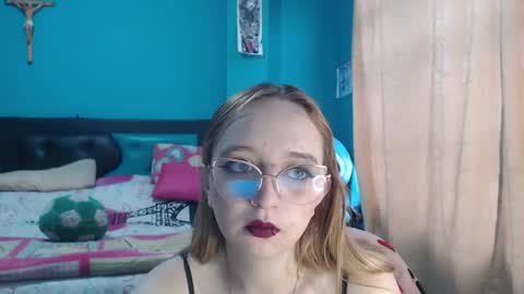 Lia Roberts online show from 02/15/25, 12:01