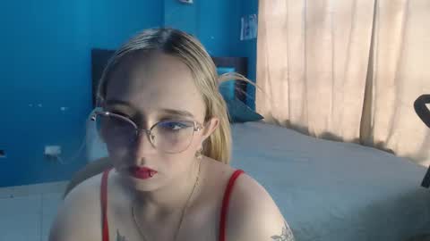 Snapshot of liaroberts1 chatting on 10/28/25, 11:58 Lia Roberts online show from 10/28/25, 11:58