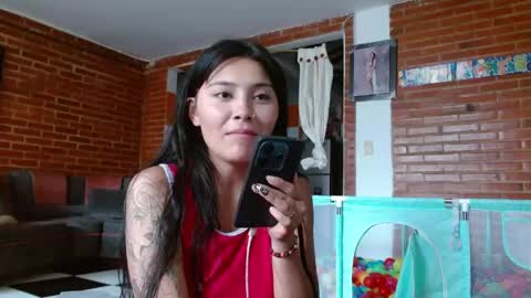 Snapshot of liarouse04 chatting on 04/29/26, 01:37 Liarouse04 online show from 04/29/26, 01:37