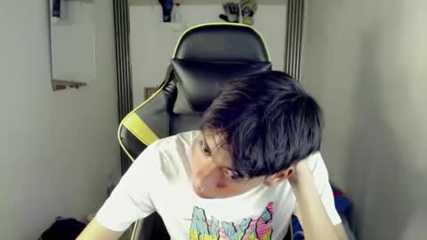 Snapshot of liarr_ chatting on 05/07/26, 03:23 LIAR online show from 05/07/26, 03:23