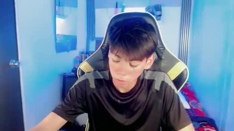 Snapshot of liarr_ chatting on 05/15/26, 11:45 LIAR online show from 05/15/26, 11:45