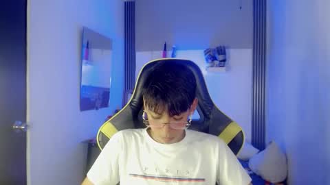 Snapshot of liarr_ chatting on 05/17/26, 01:14 LIAR online show from 05/17/26, 01:14