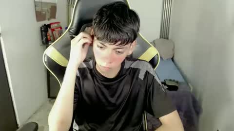 Snapshot of liarr_ chatting on 06/11/26, 03:26 LIAR online show from 06/11/26, 03:26