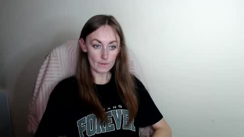 Lia online show from 05/17/26, 12:23