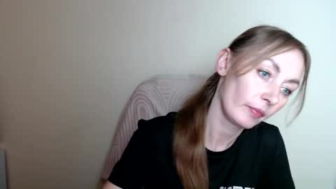 Lia online show from 06/06/26, 12:21