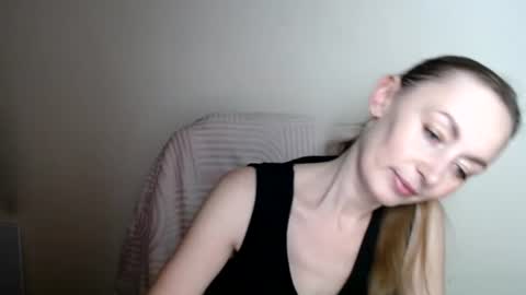 Lia online show from 06/24/26, 12:04