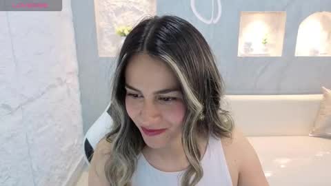 Snapshot of liat_white_tx chatting on 09/18/25, 01:46 Online 800 to 1400 online show from 09/18/25, 01:46