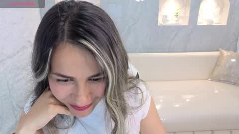 Snapshot of liat_white_tx chatting on 09/23/25, 01:36 Online 800 to 1400 online show from 09/23/25, 01:36