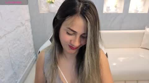 Snapshot of liat_white_tx chatting on 09/29/25, 01:05 Online 800 to 1400 online show from 09/29/25, 01:05