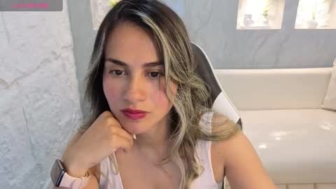 Snapshot of liat_white_tx chatting on 09/30/25, 01:16 Online 800 to 1400 online show from 09/30/25, 01:16